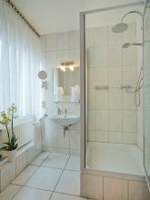 Weingut & Gästehaus Alexanderhof in Leiwen an der Mosel Weingut & Gästehaus Alexanderhof in Leiwen an der Mosel