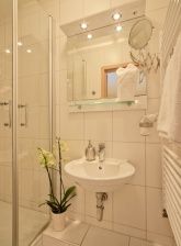 Weingut & Gästehaus Alexanderhof in Leiwen an der Mosel Weingut & Gästehaus Alexanderhof in Leiwen an der Mosel