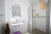 Badezimmer mit ebenerdiger Dusche Badezimmer mit ebenerdiger Dusche