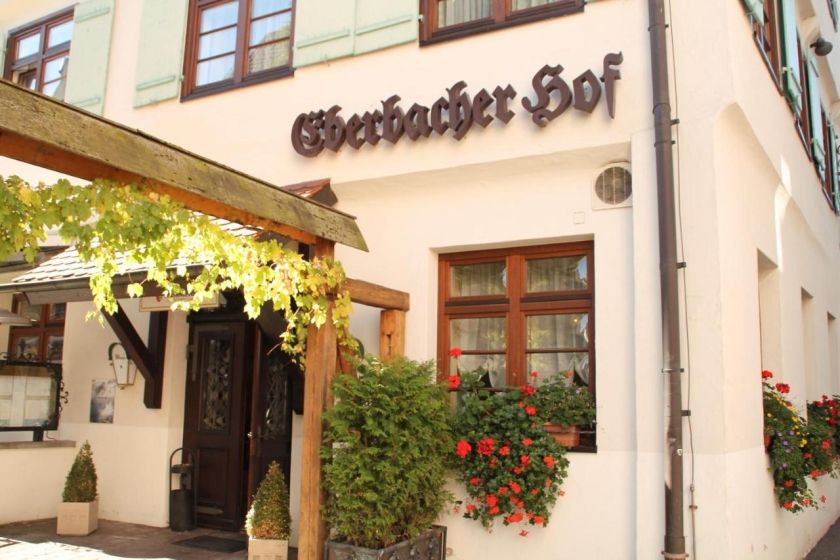 Hotelgebäude Restauranteingang