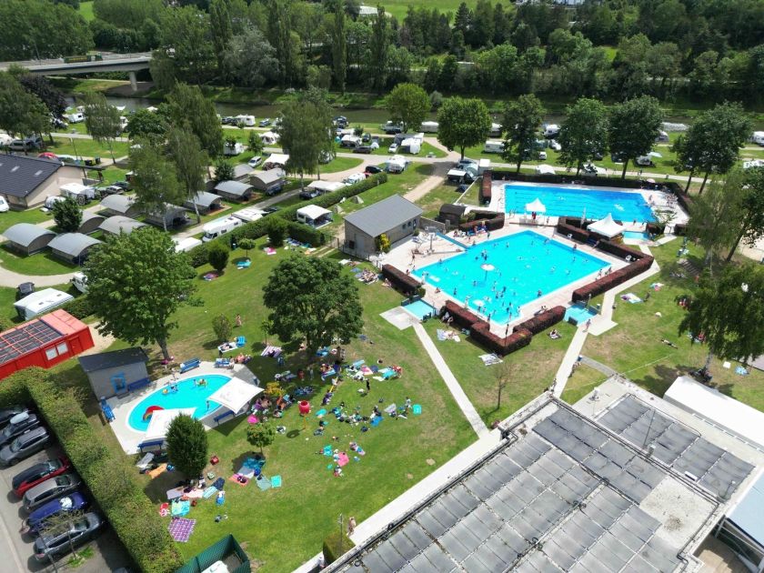 Luftaufnahme Schwimmanlage