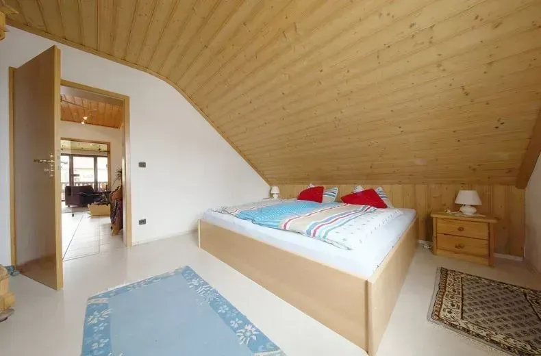 Ferienwohnung am Kirchberg - Dachgeschoßwohnung mit Loggia