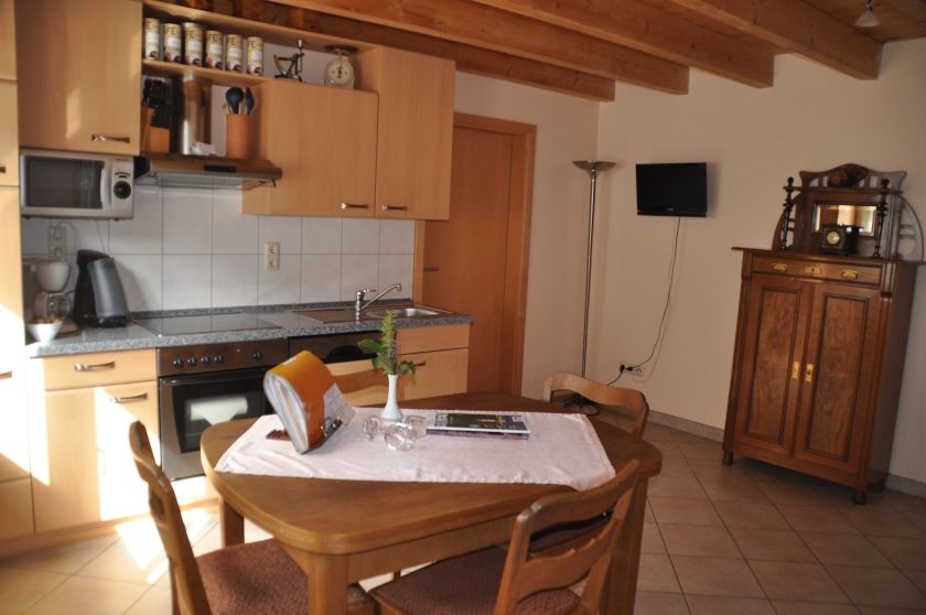 Eß-/Küchenbereich und Zugang zum Schlafzimmer