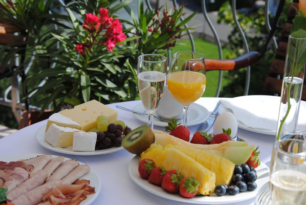 Frühstück auf Terasse