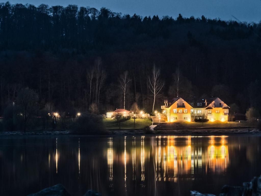 ****S Lakeside Resort Michaela