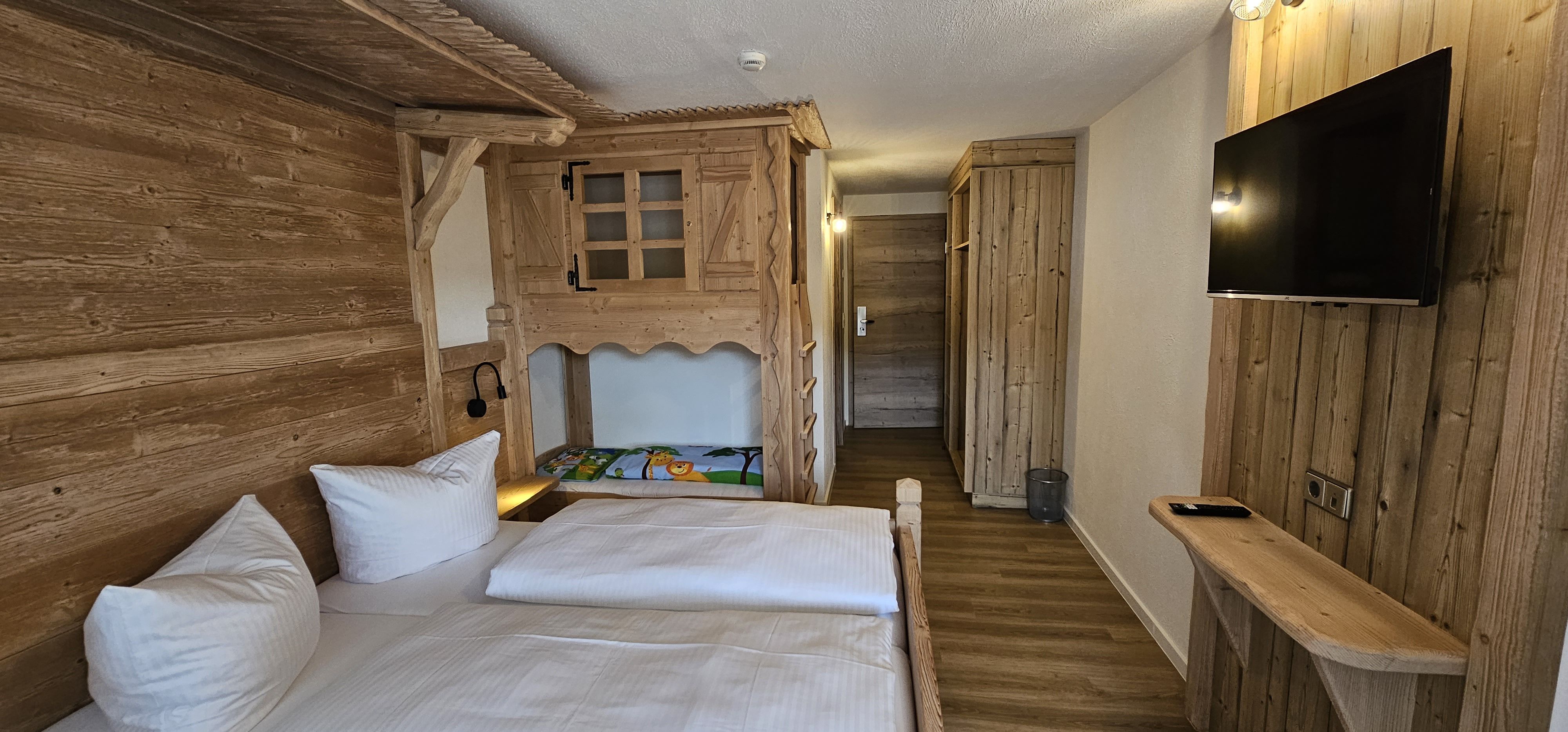 Juniro Familien Zimmer