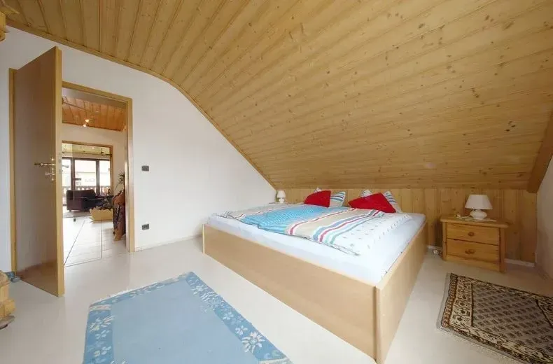 Ferienwohnung am Kirchberg - Dachgeschoßwohnung mit Loggia