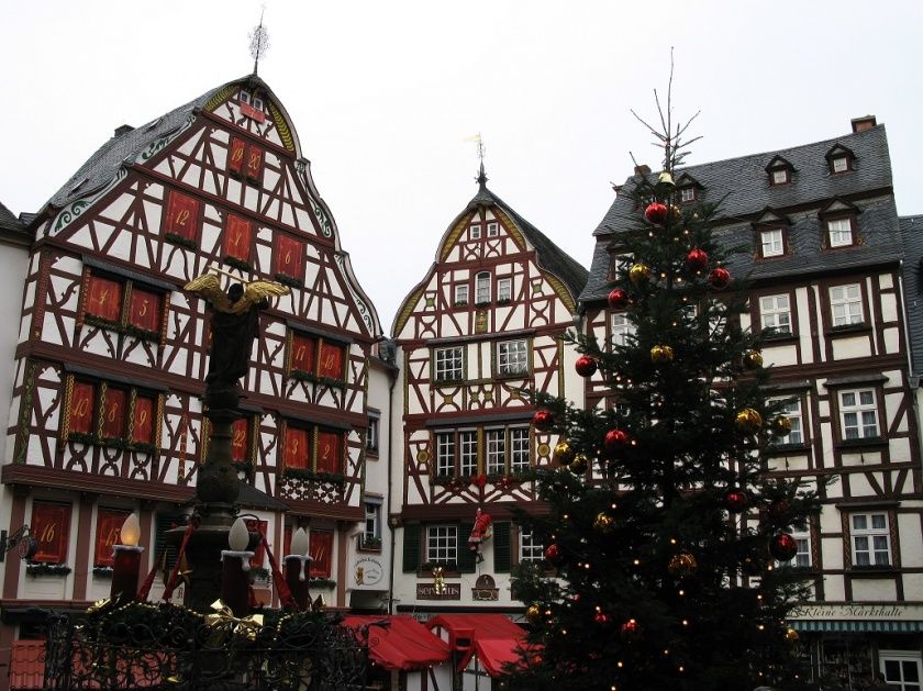 Weihnachtsmarkt in Bernkastel-Kues Weihnachtsmarkt in Bernkastel-Kues
