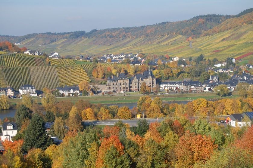 Wein- & Straßenfest in Lieser Wein- & Straßenfest in Lieser