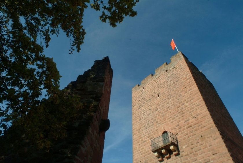 Mittelalterlicher Weihnachtsmarkt auf der Burg Landeck Mittelalterlicher Weihnachtsmarkt auf der Burg Landeck